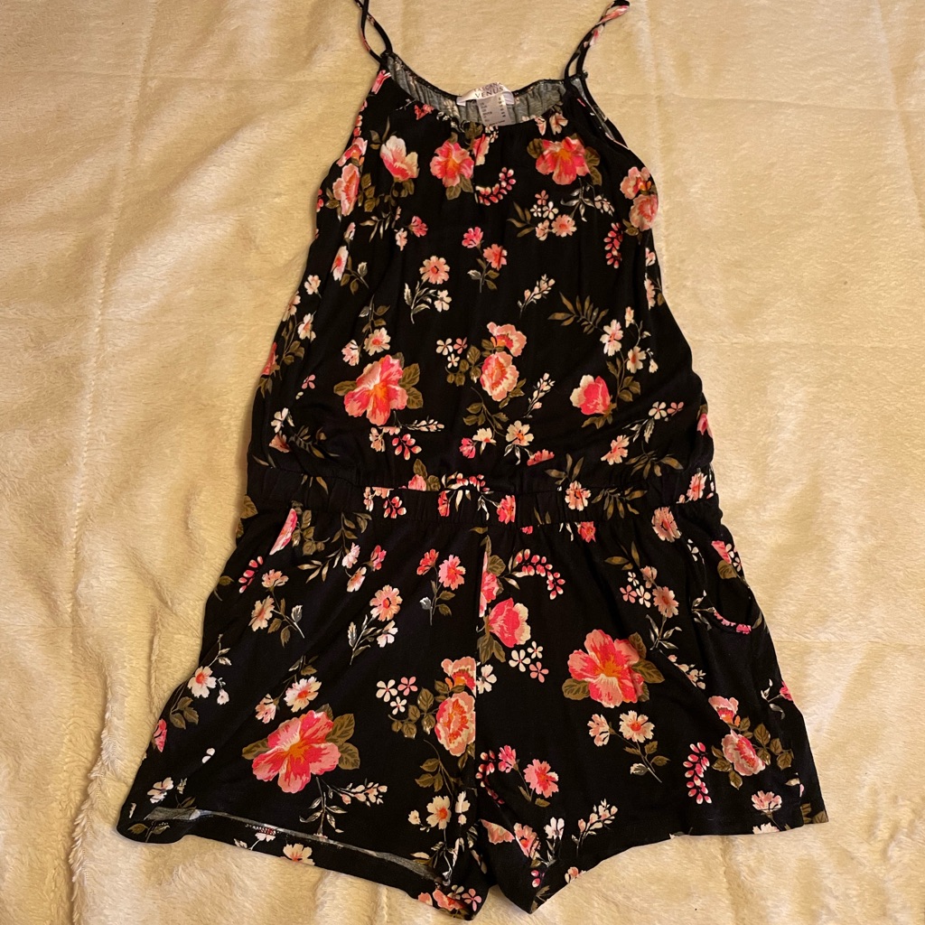 Venus Casual Floral Print Romper Size Small